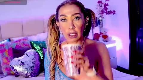 Snapshot of evelynagrey chatting on 11-06-25, 07:15 EvelynaGrey online show from 11-06-25, 07:15