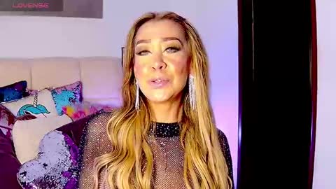 Snapshot of evelynagrey chatting on 11-12-25, 12:33 EvelynaGrey online show from 11-12-25, 12:33