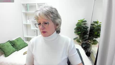 Evelyn online show from 10-13-25, 05:07