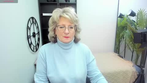Evelyn online show from 05-04-26, 05:14