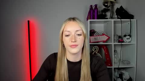 evelynblond online show from 05-29-26, 01:42