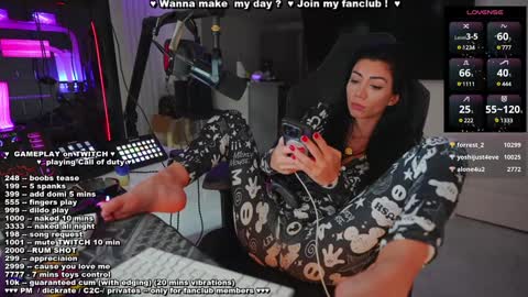 Evelyne online show from 12-20-24, 09:00