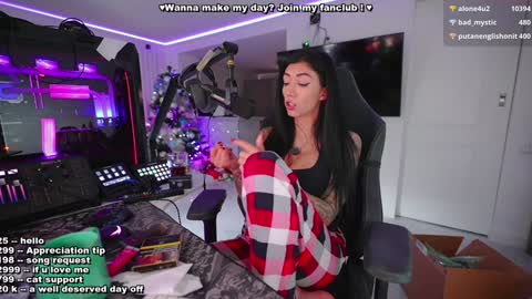 Evelyne online show from 12-27-24, 10:34