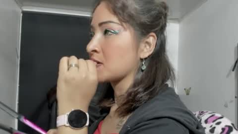 Evelyne online show from 04-26-26, 03:59