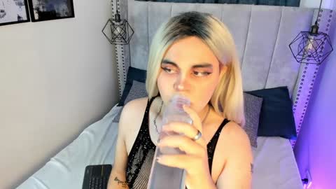 evelynn smith online show from 12-17-24, 02:44