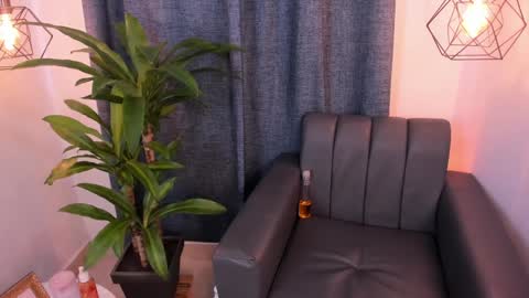 evelynn smith online show from 01-17-25, 03:22