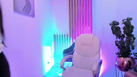 Evelyn Woods online show from 12-04-24, 04:21