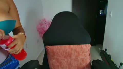 Snapshot of evemilk chatting on 06-11-26, 09:02 evelin 3 online show from 06-11-26, 09:02