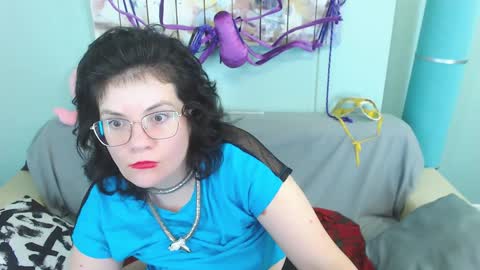 Everly online show from 12-05-24, 07:38