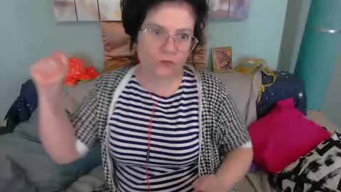 Everly online show from 11-28-25, 05:21