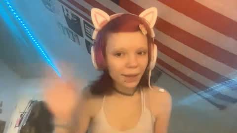 Snapshot of evettezirin chatting on 11-17-25, 12:22 Sky online show from 11-17-25, 12:22