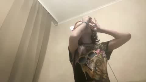 Snapshot of evettezirin chatting on 11-18-25, 11:47 Sky online show from 11-18-25, 11:47