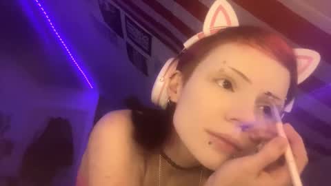 Snapshot of evettezirin chatting on 11-23-25, 12:27 Sky online show from 11-23-25, 12:27