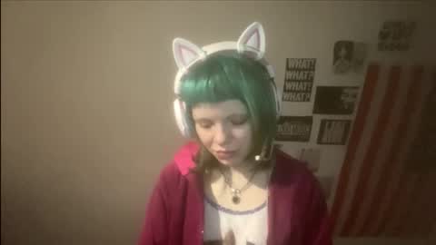 Snapshot of evettezirin chatting on 12-14-25, 06:01 Sky online show from 12-14-25, 06:01