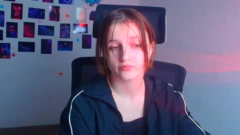 Evie online show from 11-23-25, 06:30