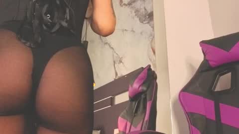 eviegothel_ online show from 03-04-26, 11:49