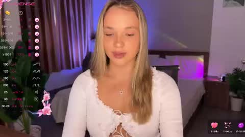 evielina online show from 06-19-26, 11:52