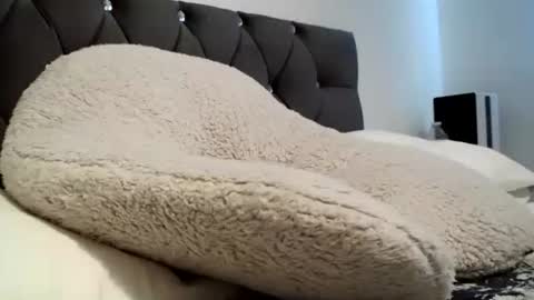 Snapshot of evieloves chatting on 03-24-26, 11:04 evieloves online show from 03-24-26, 11:04