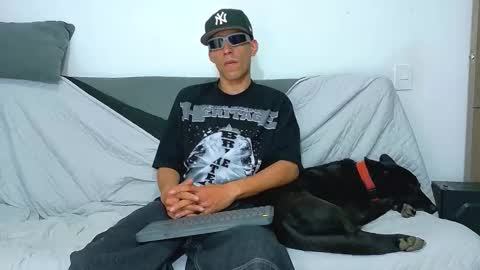 evil_boss1 online show from 04-20-26, 01:41