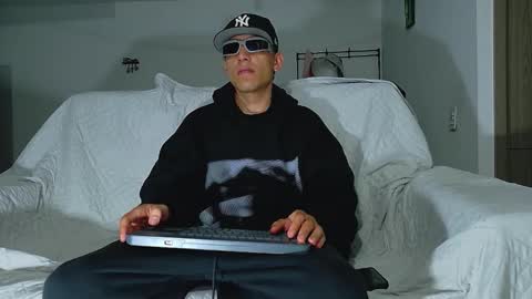 evil_boss1 online show from 04-25-26, 06:16