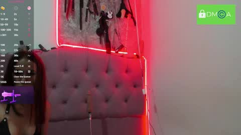 Snapshot of evil_sammy chatting on 01-08-25, 08:18 Mistress Sammy online show from 01-08-25, 08:18