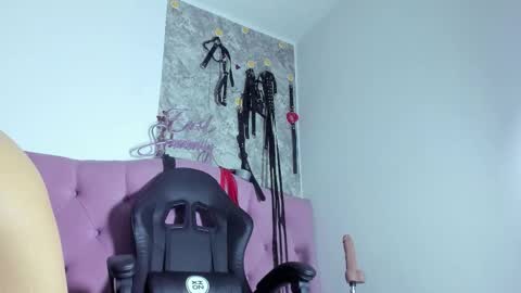 Snapshot of evil_sammy chatting on 09-20-25, 08:54 Mistress Sammy online show from 09-20-25, 08:54