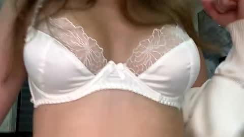 Eva online show from 10-17-25, 03:14