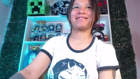 Snapshot of evybubbles_ chatting on 05-24-26, 01:49 Im Evy online show from 05-24-26, 01:49