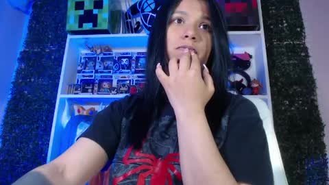 Snapshot of evybubbles_ chatting on 06-08-26, 03:29 Im Evy online show from 06-08-26, 03:29
