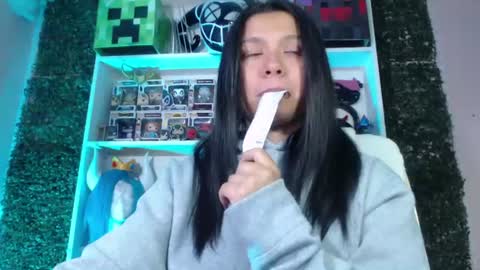 Im Evy online show from 08-04-26, 04:53
