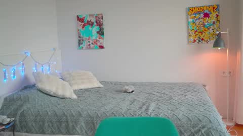 Snapshot of ewelynscott chatting on 10-15-25, 06:57 ewelynscott online show from 10-15-25, 06:57