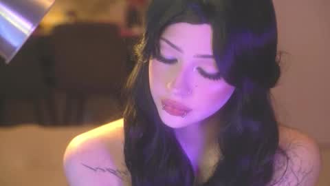 Alyson online show from 11-04-25, 05:23