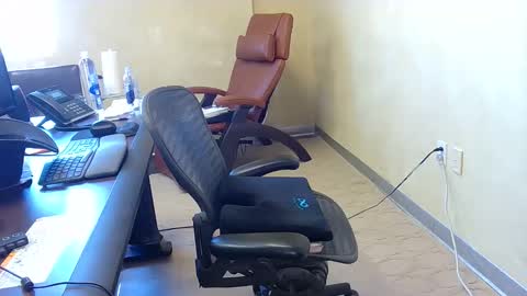 exhibitman69_ldb online show from 12-02-25, 05:41