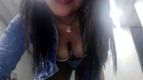 Snapshot of exotic_mia_ chatting on 04-07-26, 03:40 Mia online show from 04-07-26, 03:40