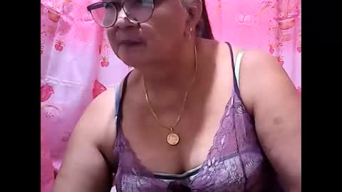 Snapshot of exotic_mom2024 chatting on 02-20-25, 01:57 exotic_mom2024 online show from 02-20-25, 01:57