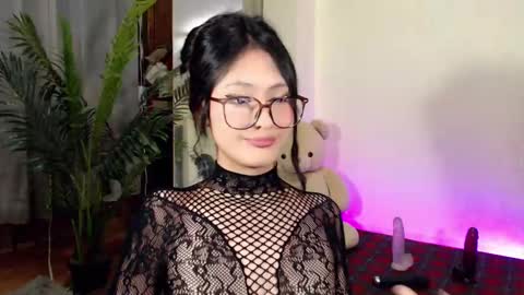 Snapshot of expensive_candyx chatting on 01-05-25, 05:51 Candy online show from 01-05-25, 05:51