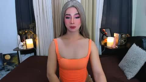 Snapshot of expensive_elise chatting on 05-10-26, 05:29 expensive_elise online show from 05-10-26, 05:29
