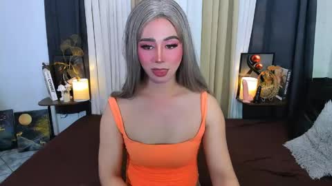 Snapshot of expensive_elise chatting on 05-14-26, 05:20 expensive_elise online show from 05-14-26, 05:20