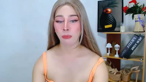 Snapshot of expensive_elise chatting on 05-20-26, 06:41 expensive_elise online show from 05-20-26, 06:41