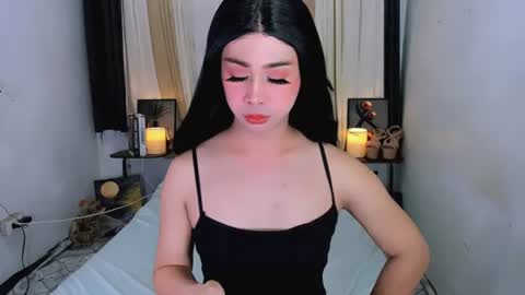 Snapshot of expensive_elise chatting on 06-10-26, 12:15 expensive_elise online show from 06-10-26, 12:15