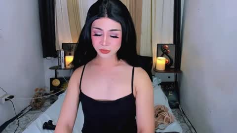 Snapshot of expensive_elise chatting on 06-13-26, 05:44 expensive_elise online show from 06-13-26, 05:44
