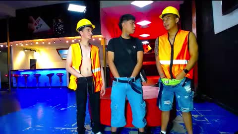 extrangers online show from 10-31-25, 07:26