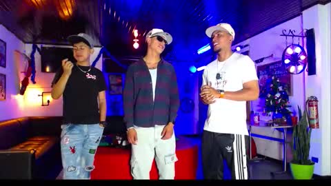 extrangers online show from 12-22-25, 01:19