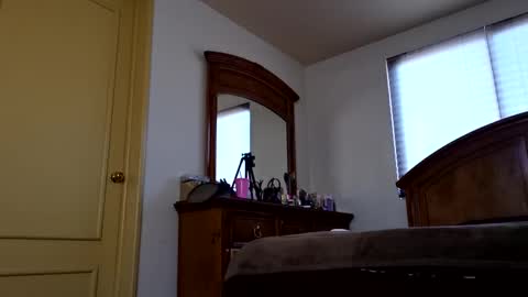 Kim20 online show from 01-28-25, 08:36