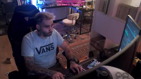 Eytab online show from 10-13-25, 08:09