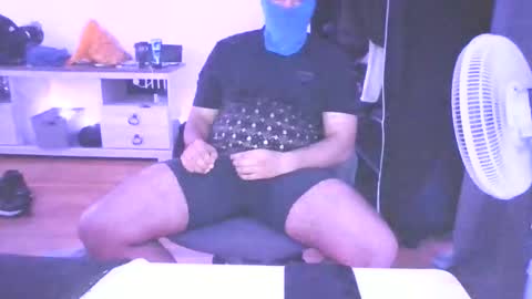 Snapshot of ezzteban935 chatting on 04-11-26, 01:32 ezzteban935 online show from 04-11-26, 01:32