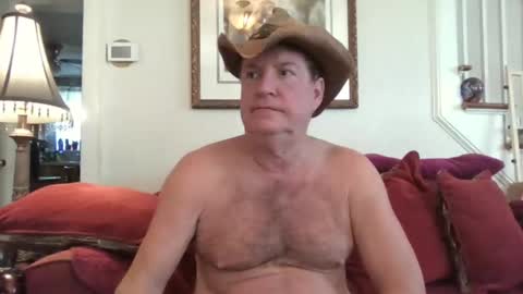 Snapshot of fairmount31 chatting on 10-18-25, 01:01 fairmount31 online show from 10-18-25, 01:01