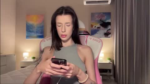 Snapshot of fairy_bloomix chatting on 11-05-25, 11:10 Bloom online show from 11-05-25, 11:10