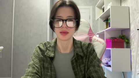 Snapshot of fairy_bloomix chatting on 12-15-25, 07:40 Bloom online show from 12-15-25, 07:40