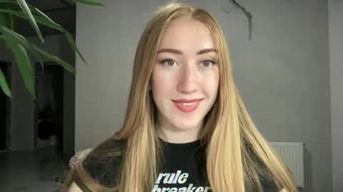 fairy_face online show from 10-19-25, 05:35